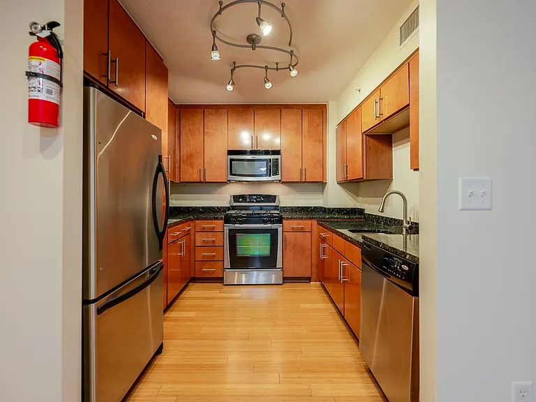 915 E St NW #317 — Photo 3