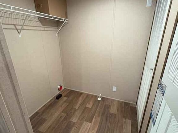 2nd image of 525 Kelly Rd