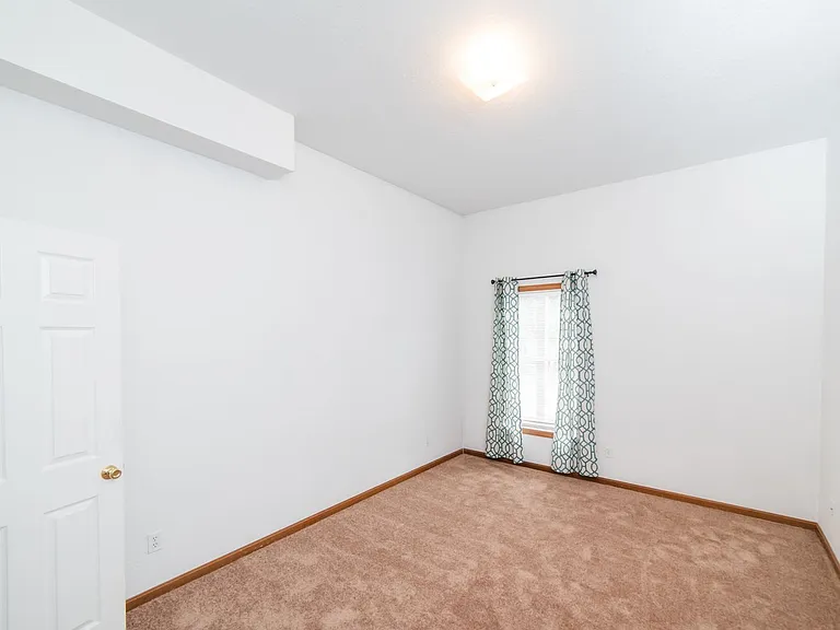 Pinnacle Heights Apartments — Photo 48