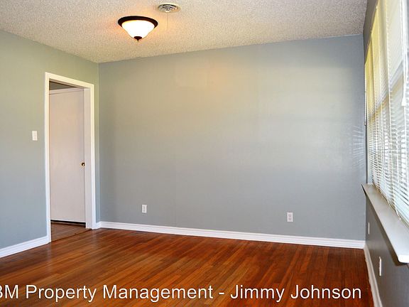 3rd image of 561 Lakeshore Dr