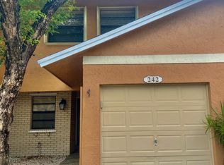 242 NW 106th Ave, Pembroke Pines, FL 33026