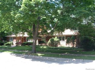254 Stephens Rd, Grosse Pointe Farms, MI 48236