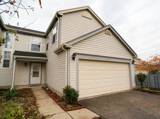 671 Legends Dr, Carol Stream, IL 60188