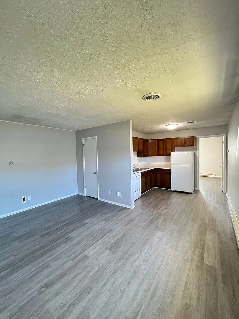 2111 Todd Dr — Photo 3