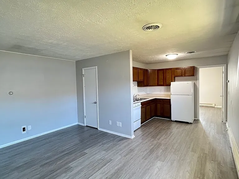 2111 Todd Dr — Photo 3