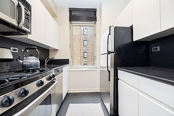 1st image of 145 E 48th St APT 15B