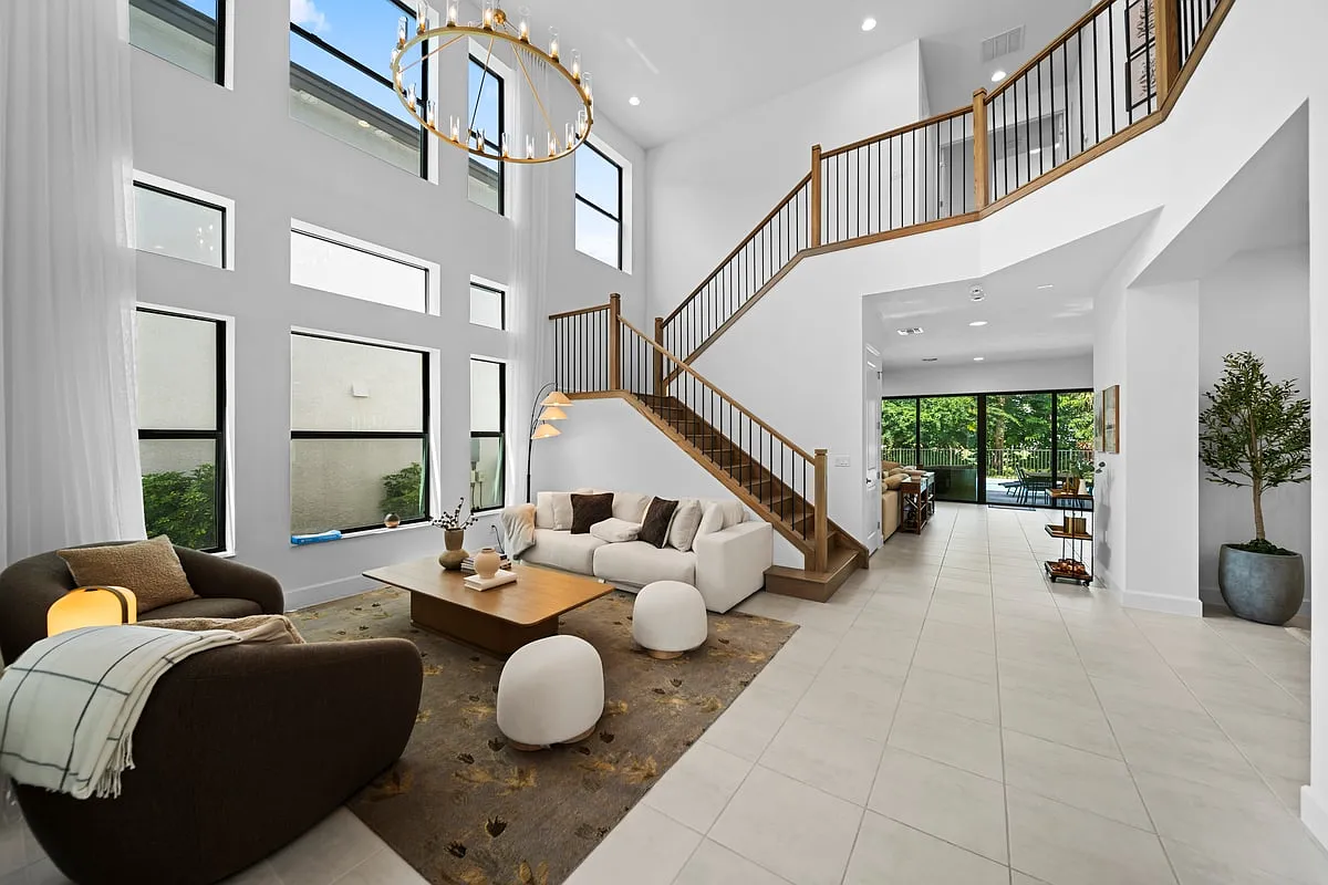 5 bed, 4400 sqft, $6,900 — Photo 3