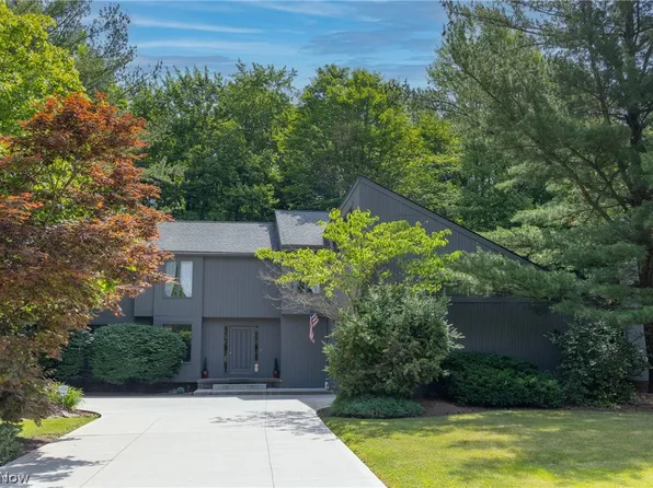 5009 Lansdowne Dr, Solon, OH 44139
