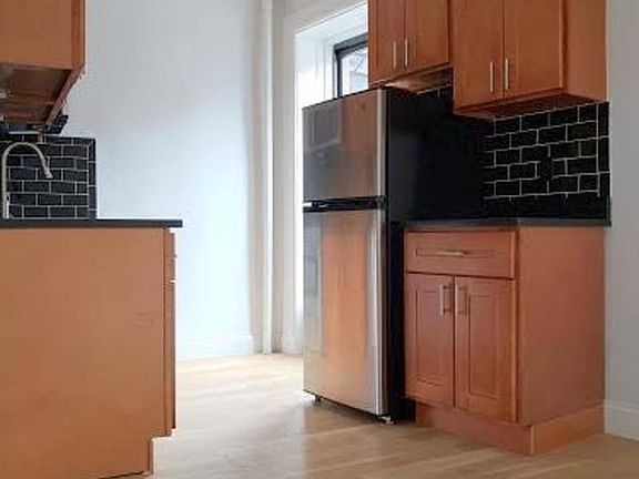 3rd image of 162 W 4th St APT 2