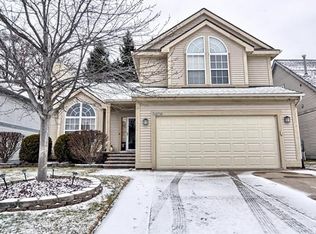 6464 Lake Meadow Dr, Waterford, MI 48327