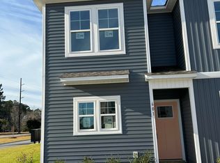 601 Jacks Crossing Dr, Hubert, NC 28539