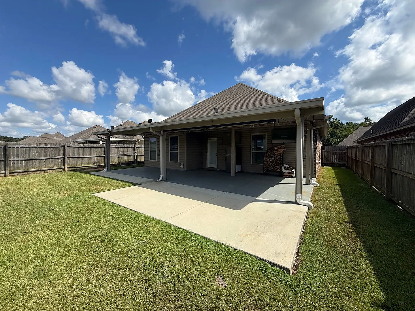 3BD 2BA Waterfront Home — Photo 3