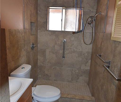 3rd image of 8714 Kingsway Dr