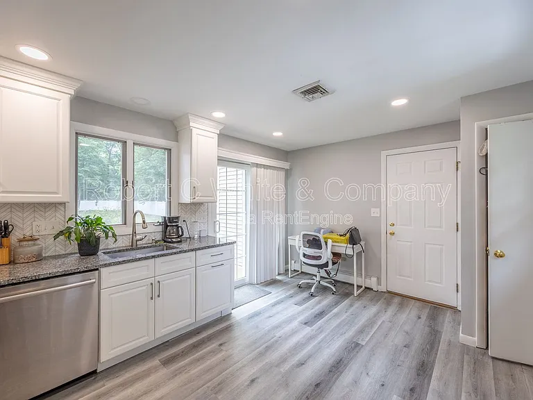 17 Dover Rd — Photo 3