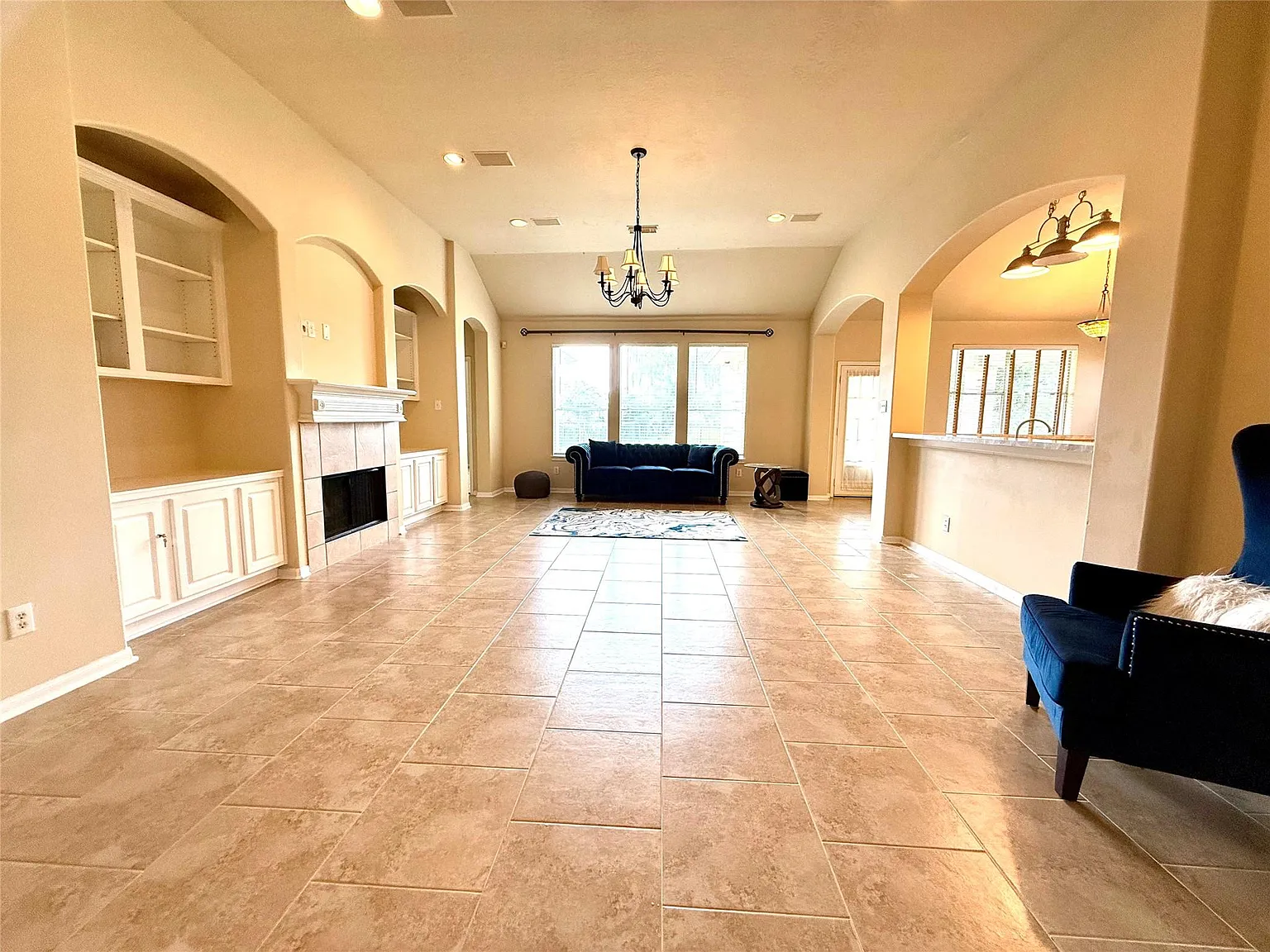 3 bed, 2.0 bath, 2505 sqft, $2,750 — Photo 4