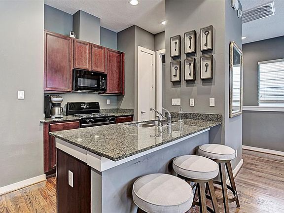 4th image of 1122 Bonner St