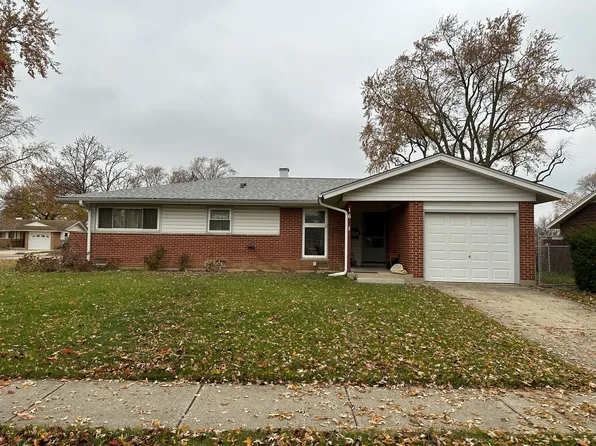 16 Evergreen St, Elk Grove Village, IL 60007