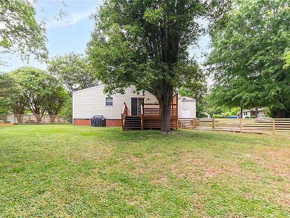 4th image of 2601 Fernwood Dr