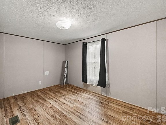 5th image of 1846 Apple Blossom Rd