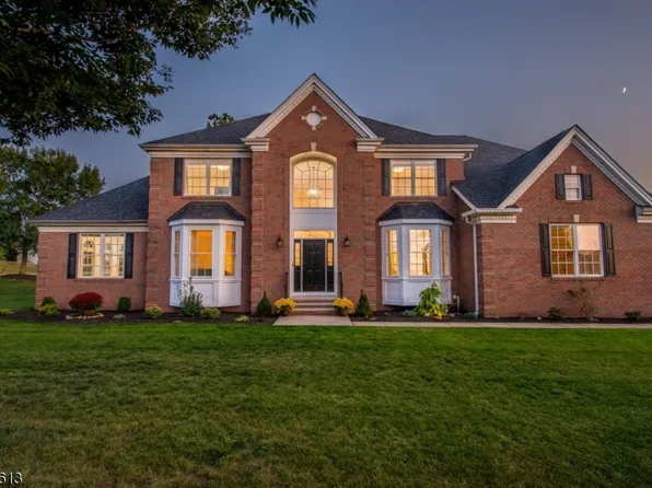1 Cedar Ct, North Haledon Boro, NJ 07508