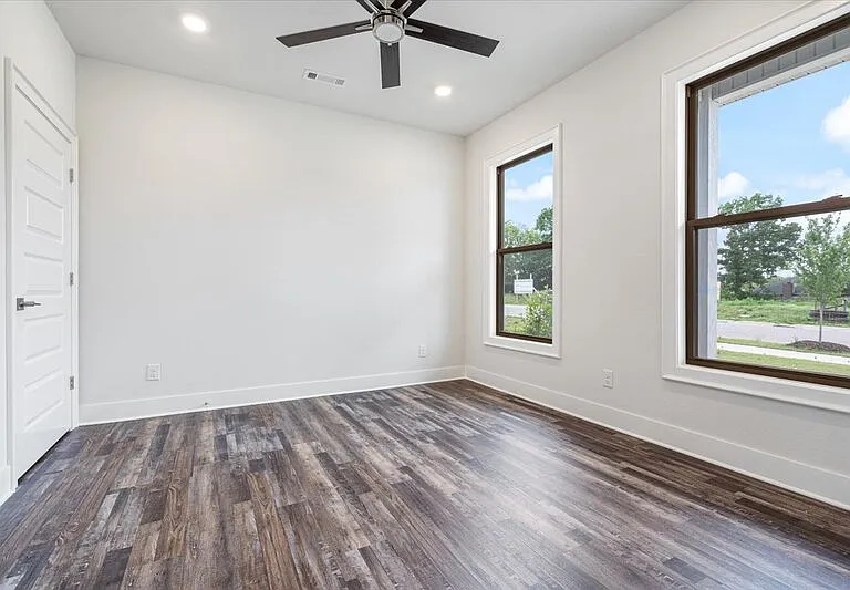1705 S 23rd Pl — Photo 9