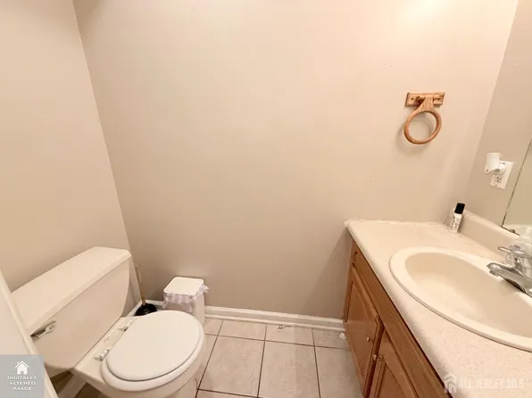 14 Somerset St, Carteret, NJ 07008