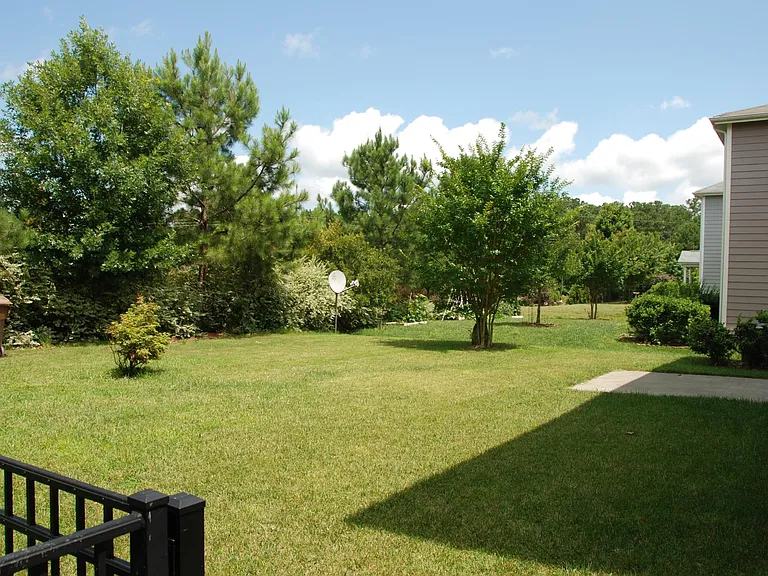 213 Seymour Pl — Photo 24