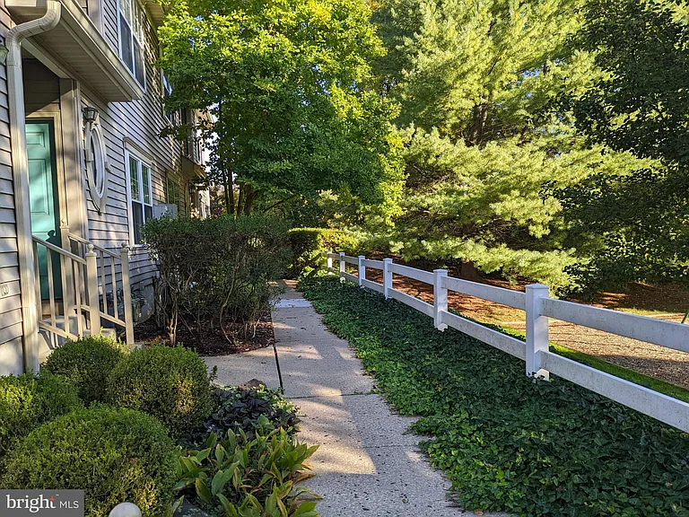 318 Brickhouse Rd — Photo 3