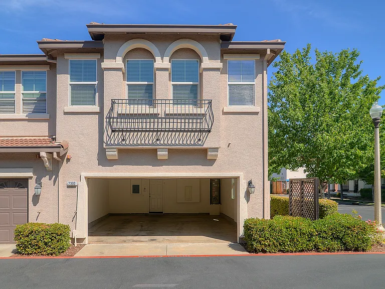 2300 Las Palomas Loop — Photo 19