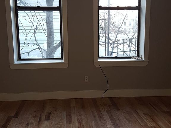 4th image of 144 Manhattan Ave APT 2