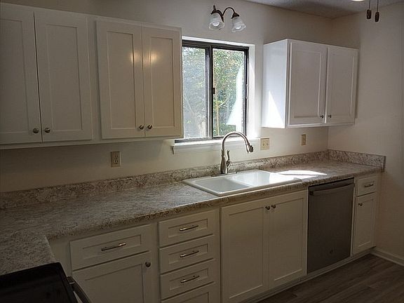 3rd image of 1320 Preserve Dr