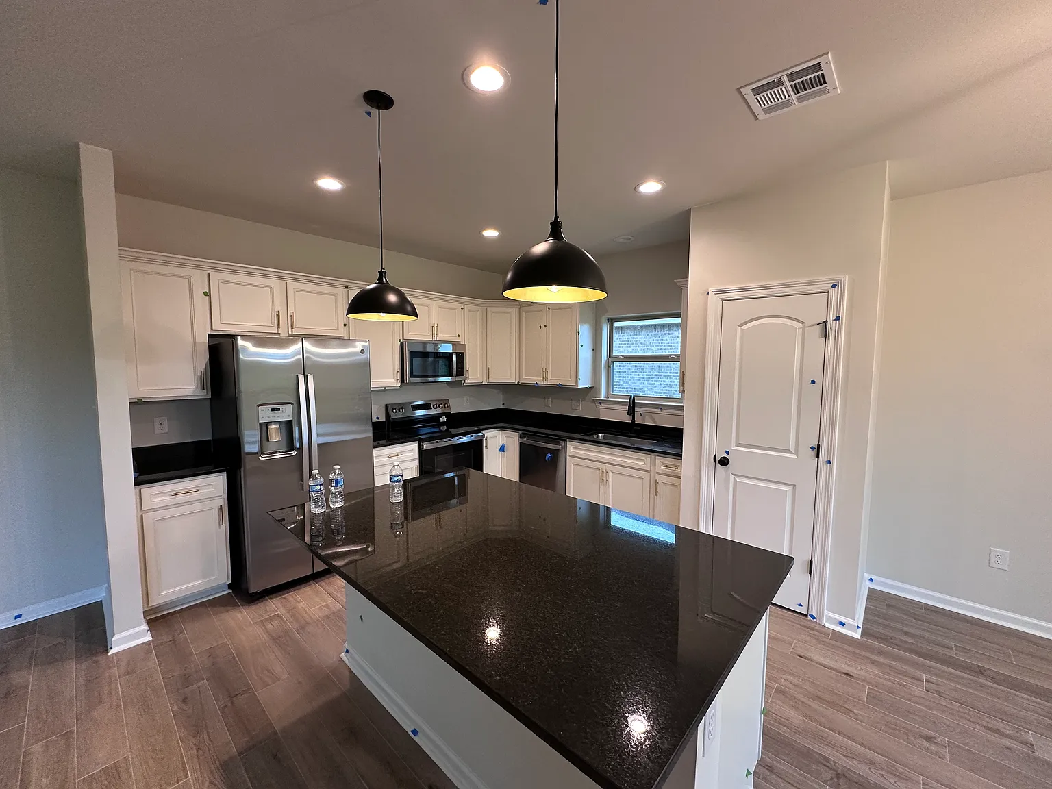 4 bed, 1858 sqft, $2,400 — Photo 3