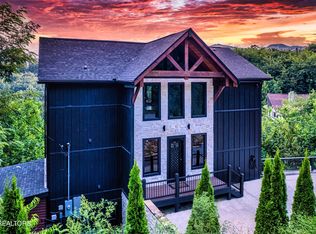 887 Sourwood Dr, Gatlinburg, TN 37738