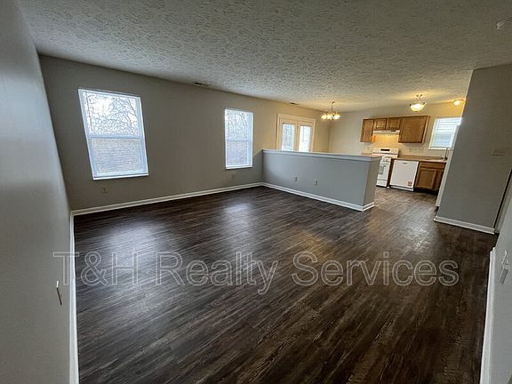 4th image of 699 Jack Pine Dr