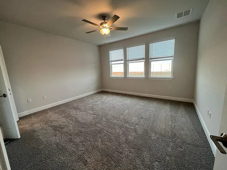 15501 Ellinger Dr — Photo 8