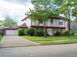 2206 Woodland Park Dr, Houston, TX 77077