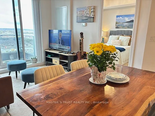 9201 Yonge St #2212 — Photo 4