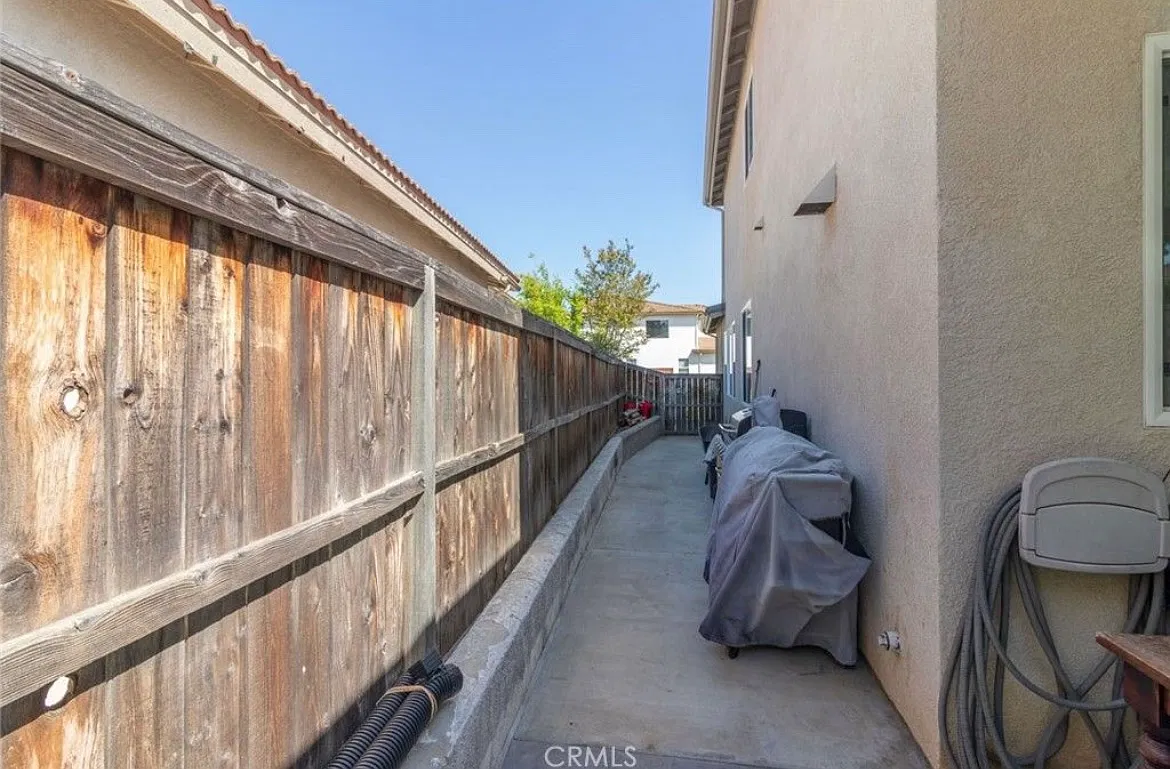 4 bed, 2141 sqft, $4,000 — Photo 3