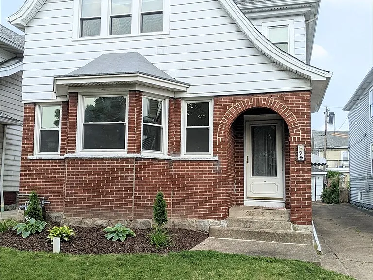 79 Commonwealth Ave #UPPER — Photo 1