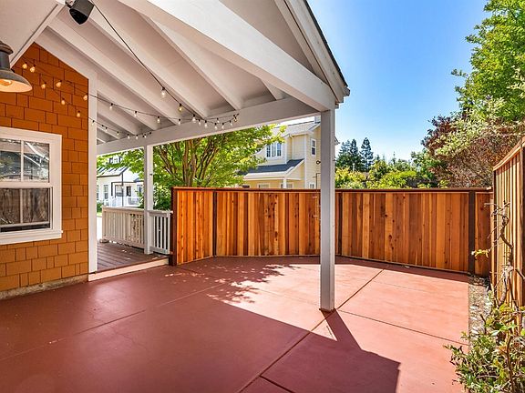 3rd image of 1375 Bainbridge Ln
