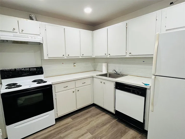 401 Golden Isles Dr #716 — Photo 5