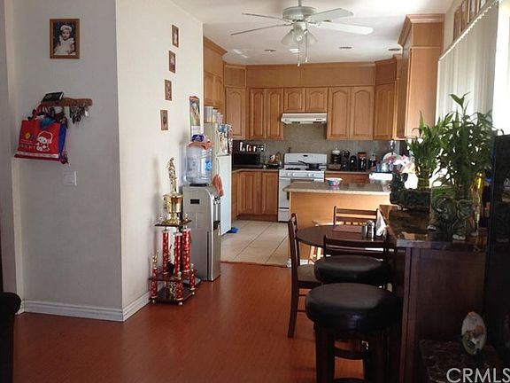 5th image of 477 W 12th St