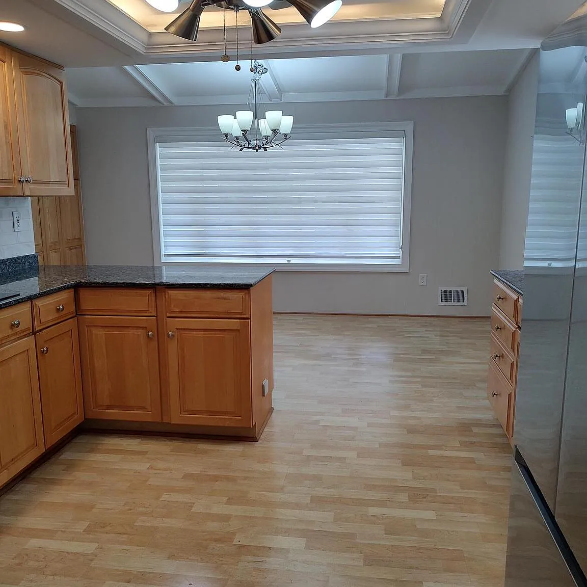 5 bed, 2.5 bath, 2292 sqft, $4,250 — Photo 3