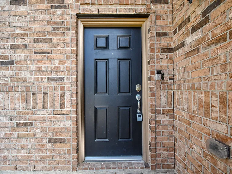 2738 Meandering Elm Trl — Photo 4
