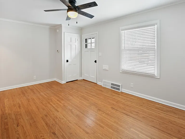 5403 William St — Photo 8