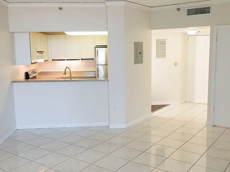 540 Brickell Key Dr #617 — Photo 8