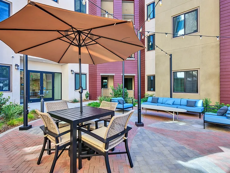 Downtown Ontario Luxury Apartments — Photo 87