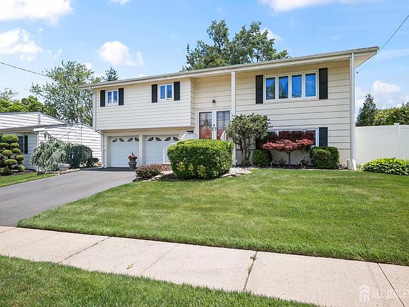 2nd image of 14 Heather Dr