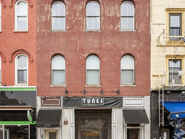 225 Washington Street image 3 of 15