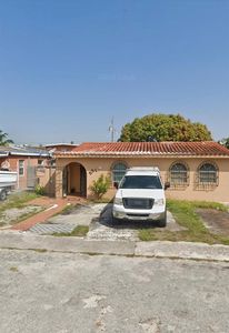 551 E 40th St, Hialeah, FL, 33013